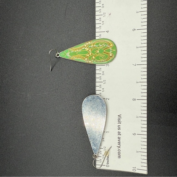 Art Deco style Green and Gold Filigree Teardrop Dangle Earrings - Picture 4 of 7